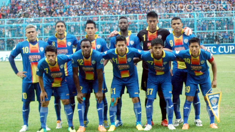 Arema Cronus mantapkan uji coba terakhir sebelum libur Lebaran melawan Persekam Metro FC di Stadion Gajayana, Malang, Jumat (25/07/14). Copyright: &copy; Ardiyansyah/INDOSPORT